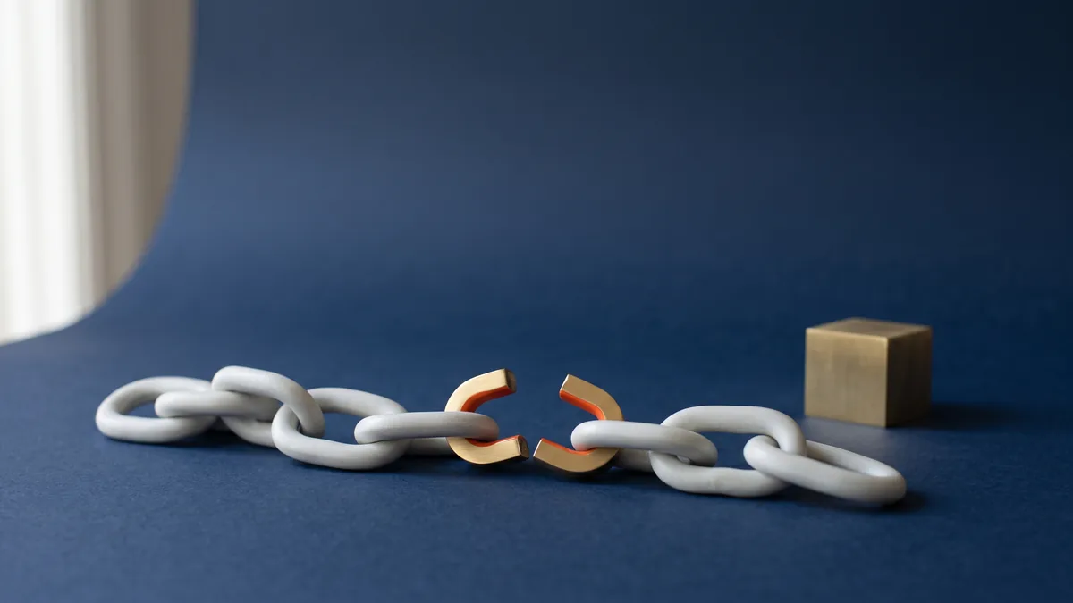 Chain with one orange link snapped open, the cover image for Kyle Hates Linkshare